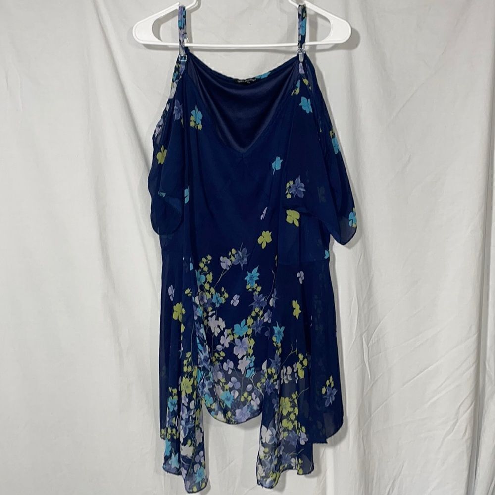 Unique spectrum floral blouse